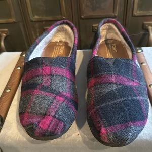 Tom’s flannel slip on